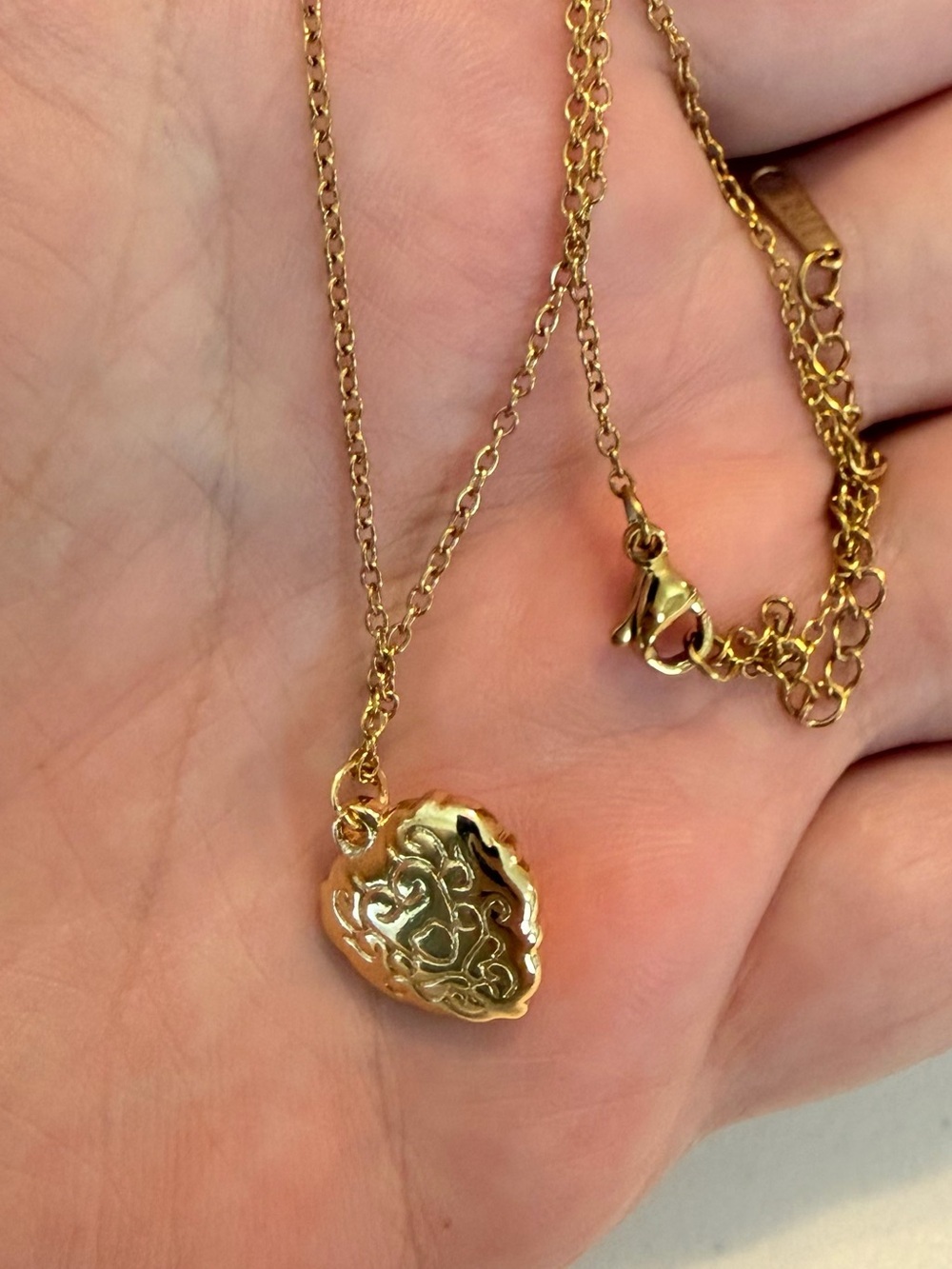 Gold Tone Heart Pendant Necklace - Picture 4 of 7